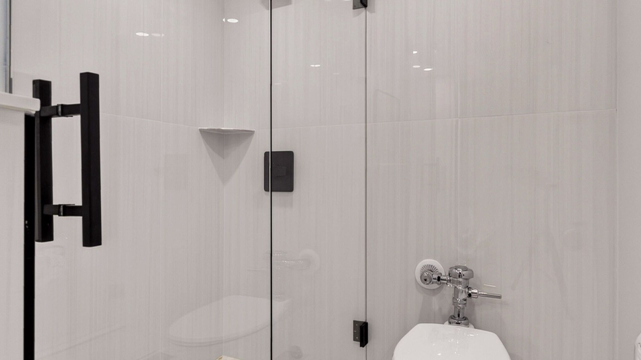 Photo of Bathroom in Galt Mile
