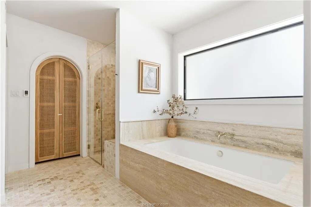 Photo of Bathroom in Garden Acres