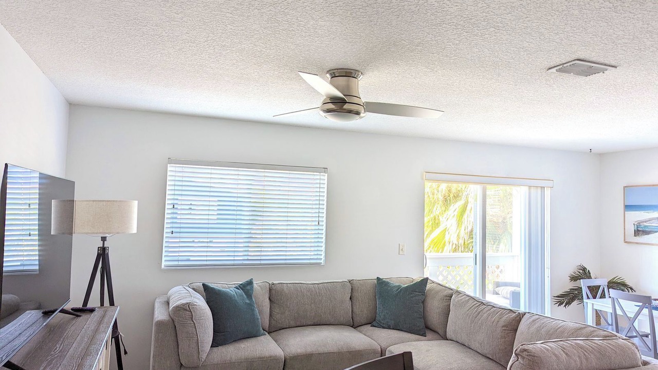 Photo of Livingroom in Neptune Beach