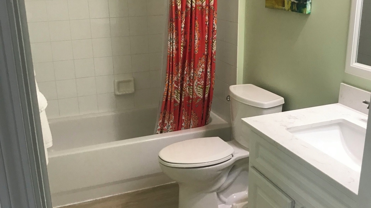 Photo of Bathroom in Greenview Shores