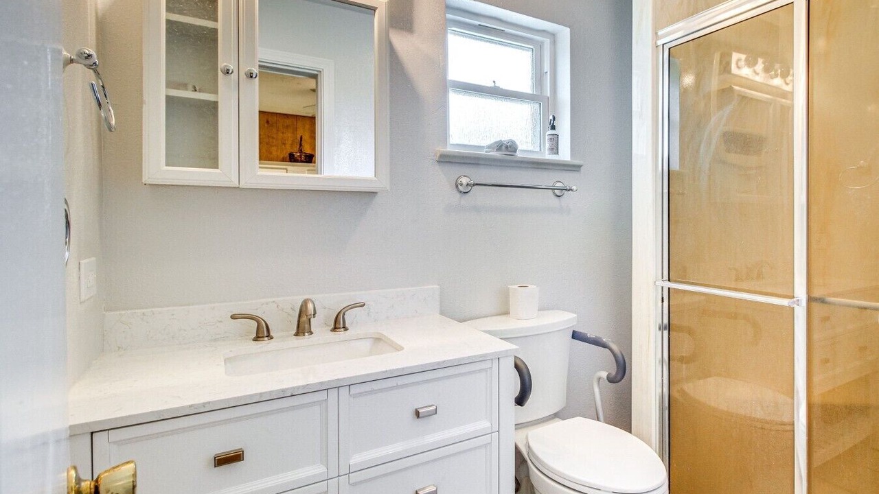 Photo of Bathroom in Bosque Farms