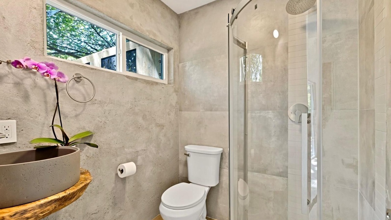 Photo of Bathroom in Allen