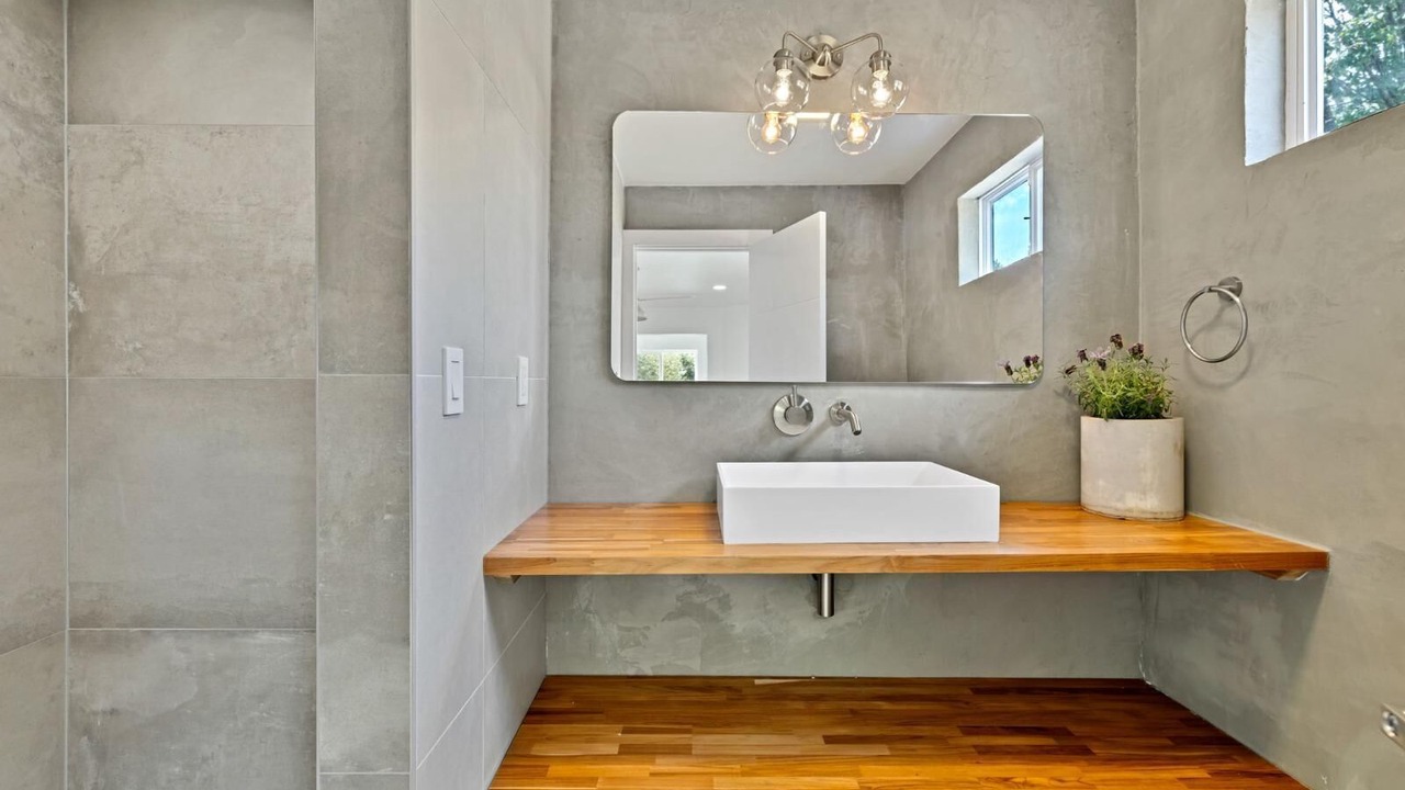 Photo of Bathroom in Allen