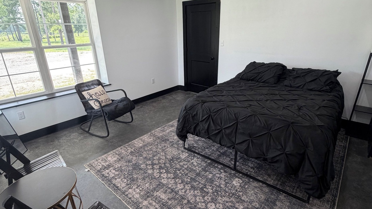 Photo of Bedroom in Deweyville