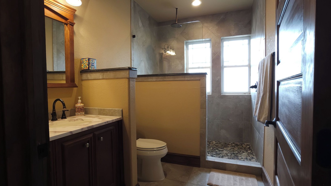 Photo of Bathroom in Central Arlington