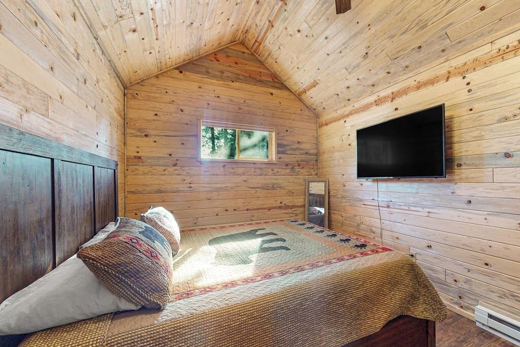 Photo of Bedroom in Ponderosa Pines
