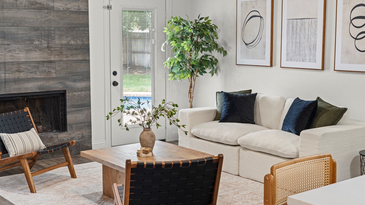 Photo of Livingroom in Euless