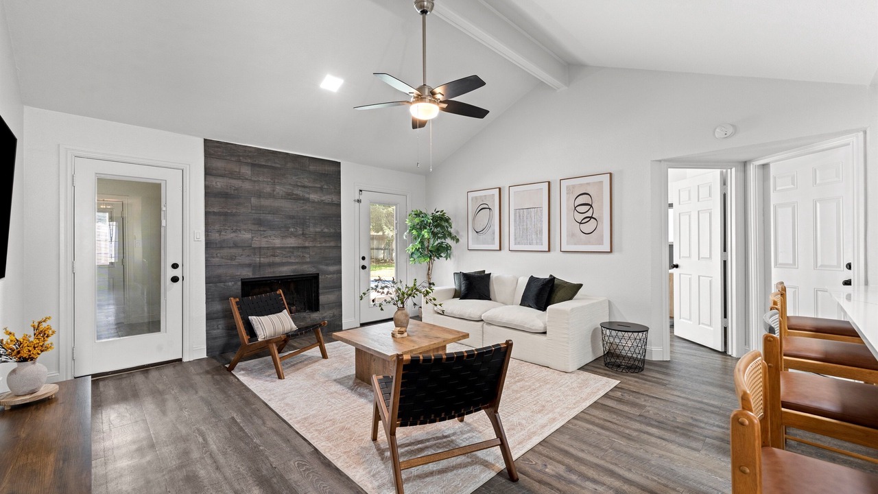 Photo of Livingroom in Euless