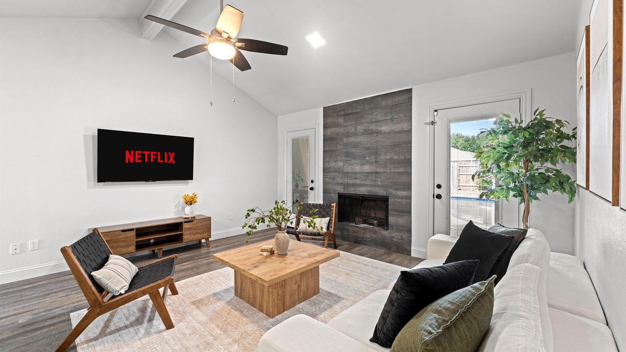 Photo of Livingroom in Euless