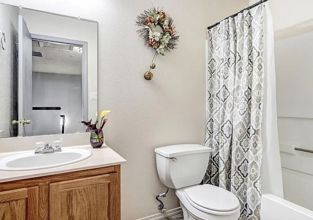 Photo of Bathroom in Parkway