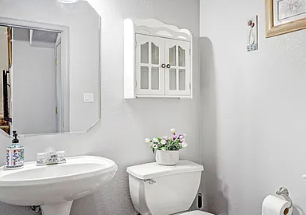 Photo of Bathroom in Parkway