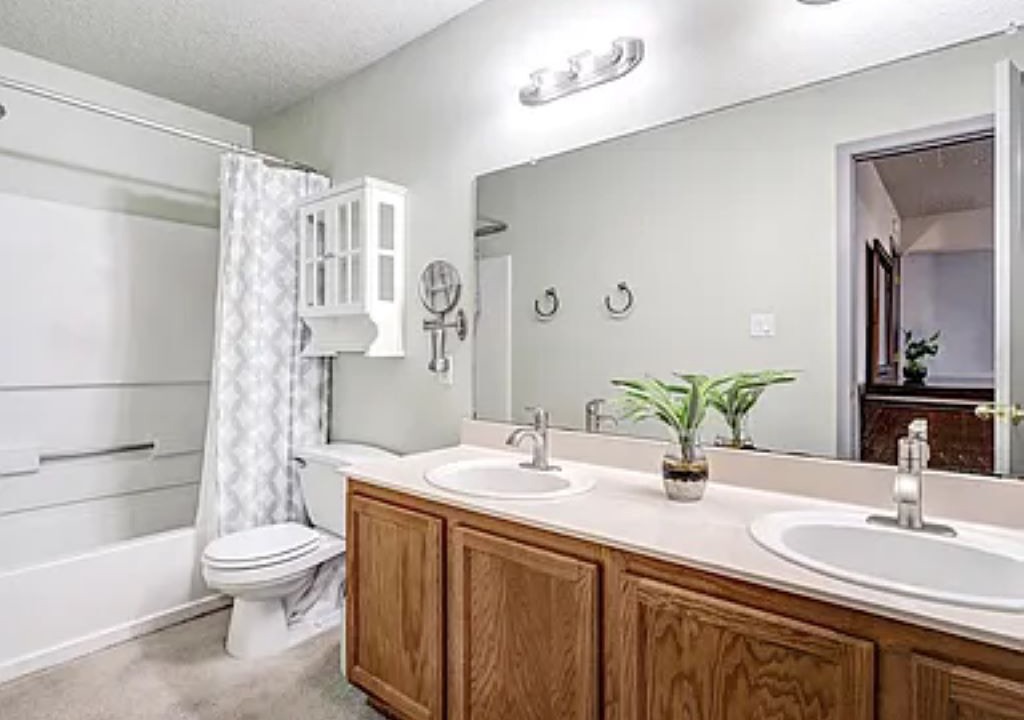 Photo of Bathroom in Parkway