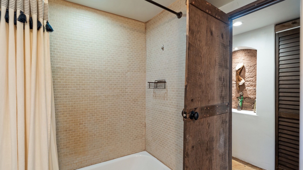Photo of Bathroom in Canoncito
