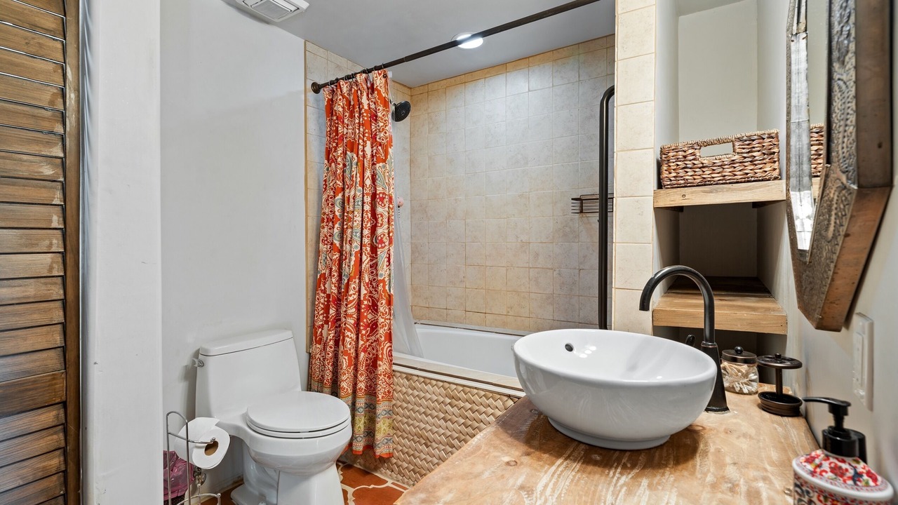 Photo of Bathroom in Canoncito