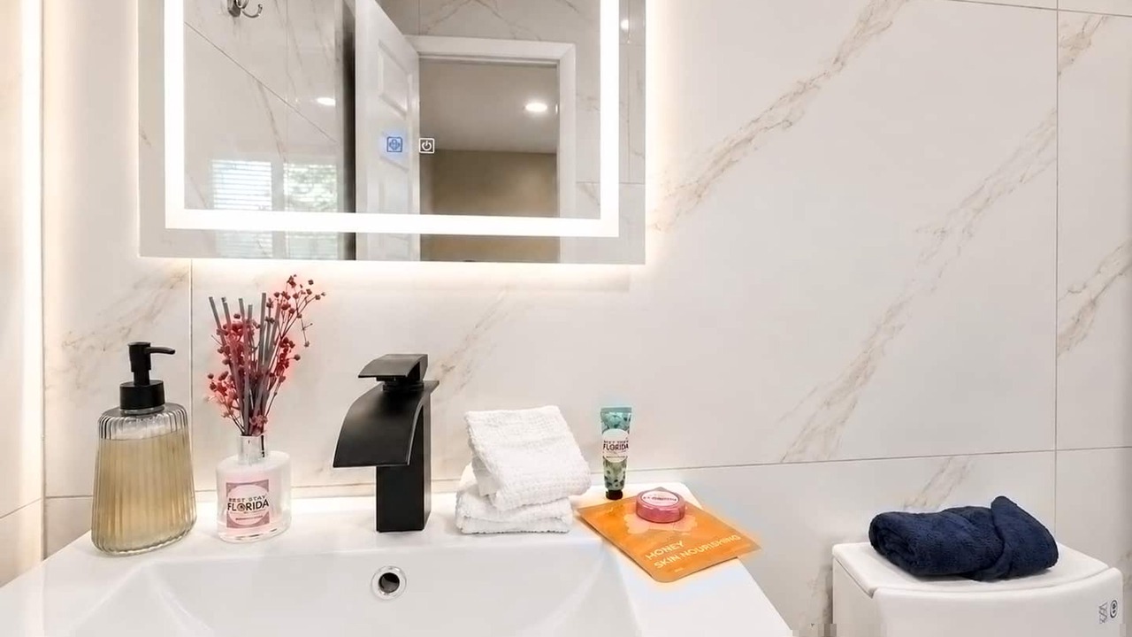 Photo of Bathroom in Royal Poinciana
