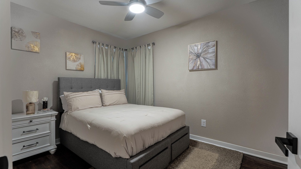 Photo of Bedroom in Central Arlington