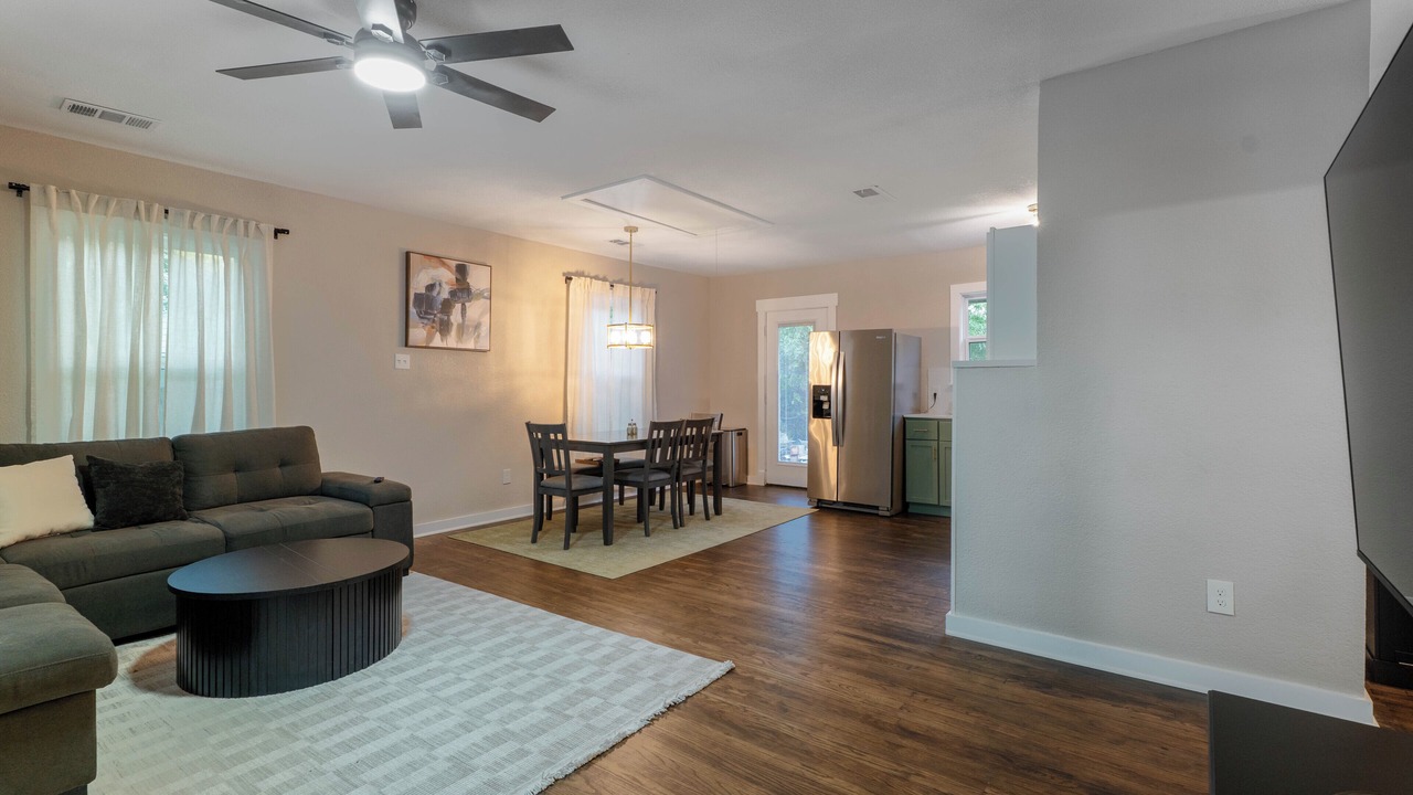Photo of Livingroom in Central Arlington