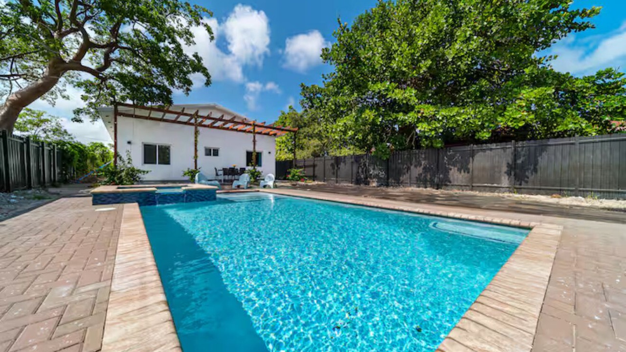Photo of Outdoor in Hallandale Beach