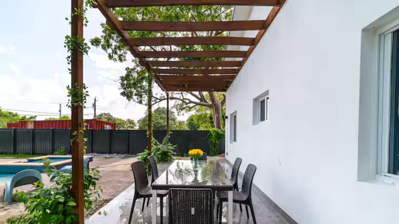 Photo of Outdoor in Hallandale Beach