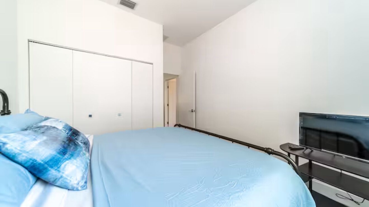 Photo of Bedroom in Hallandale Beach