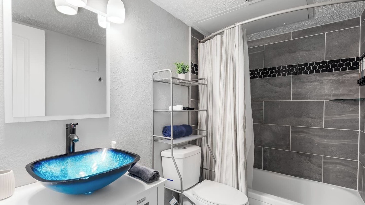Photo of Bathroom in Central Arlington