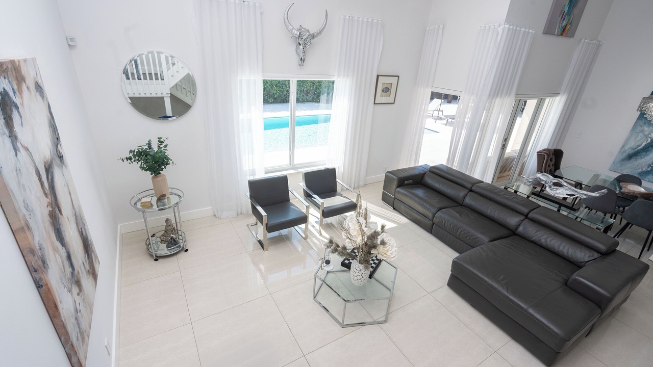 Photo of Livingroom in Country Club
