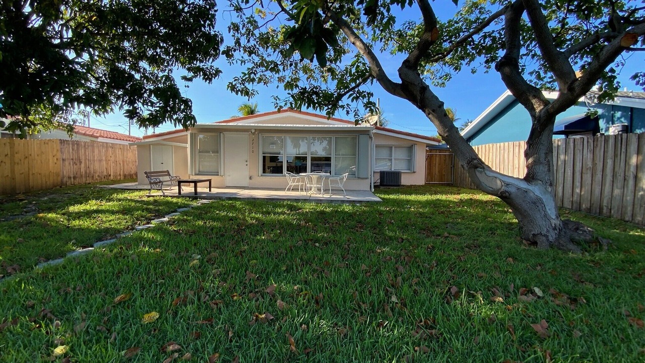 Photo of Outdoor in North Central Hollywood