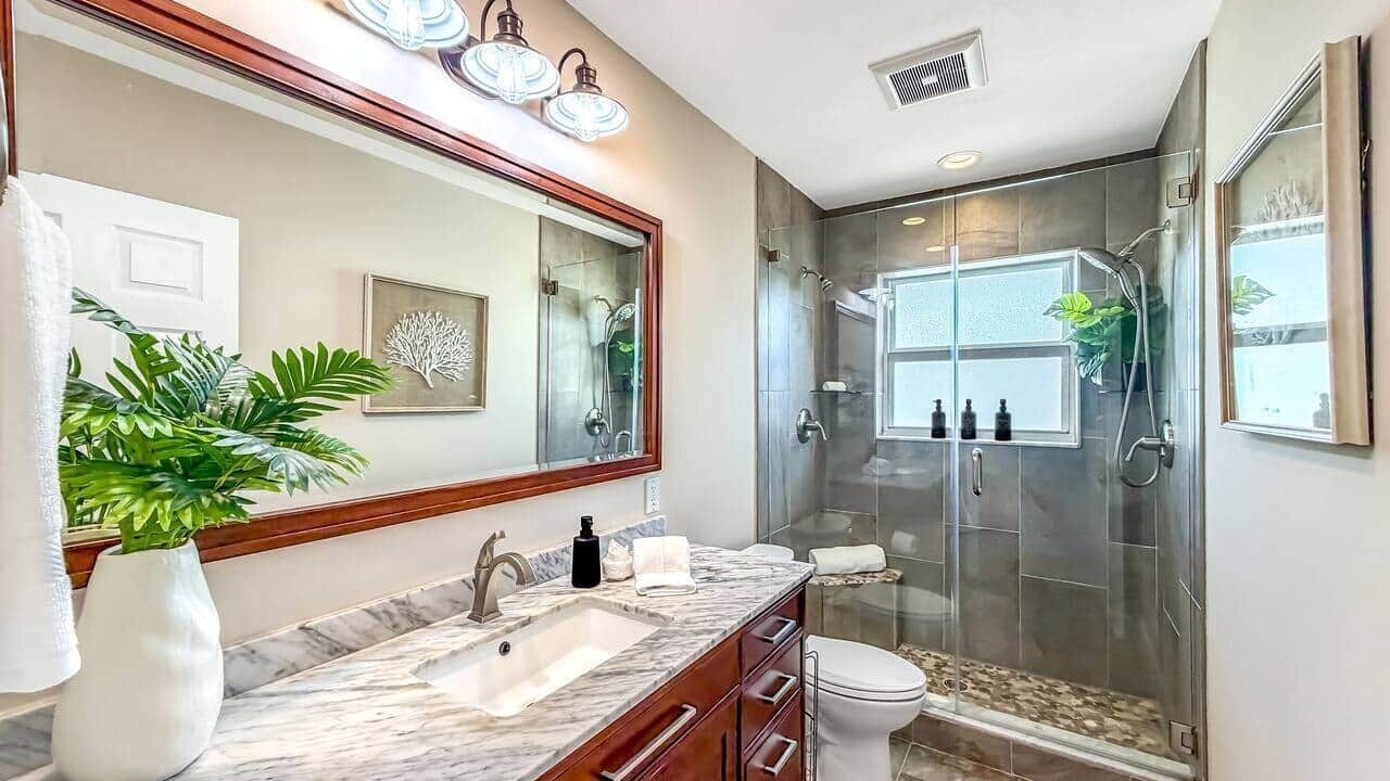Photo of Bathroom in Garden Isles