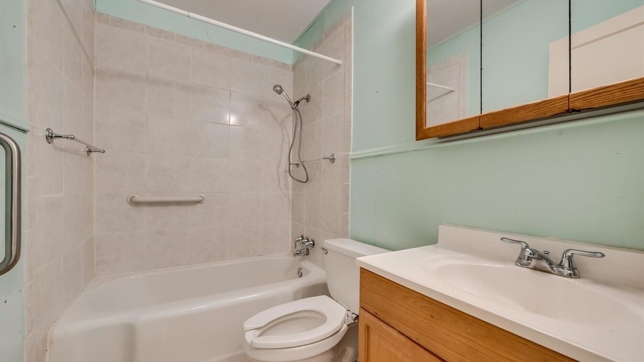 Photo of Bathroom in Central Arlington