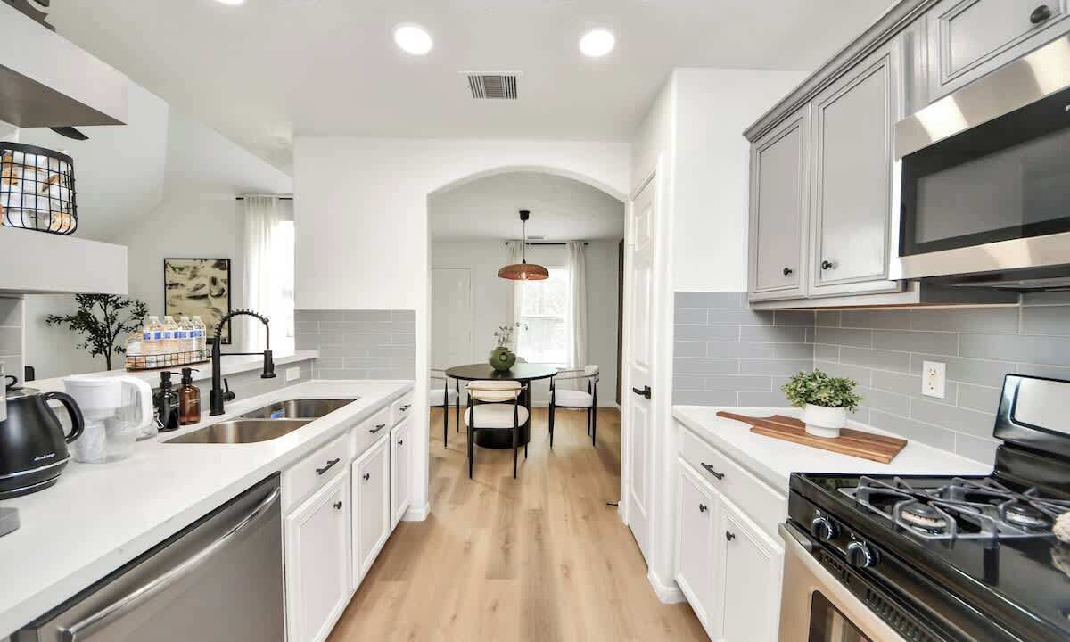 Photo of Kitchen in North Houston Gardens