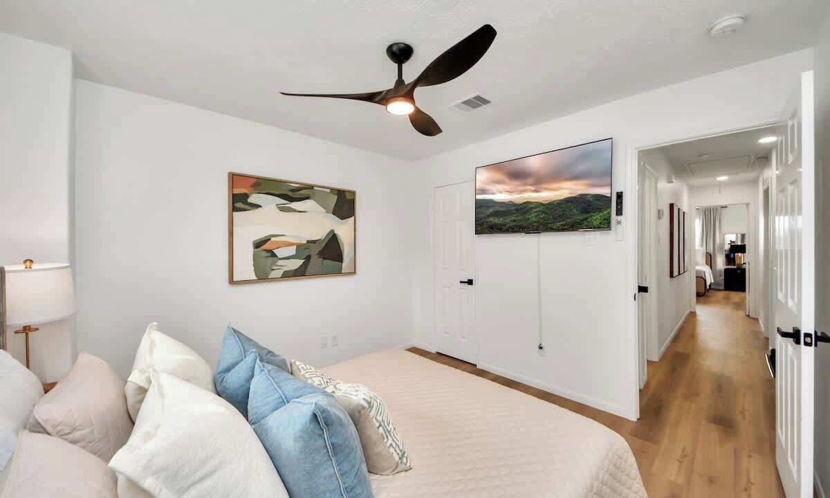 Photo of Bedroom in North Houston Gardens