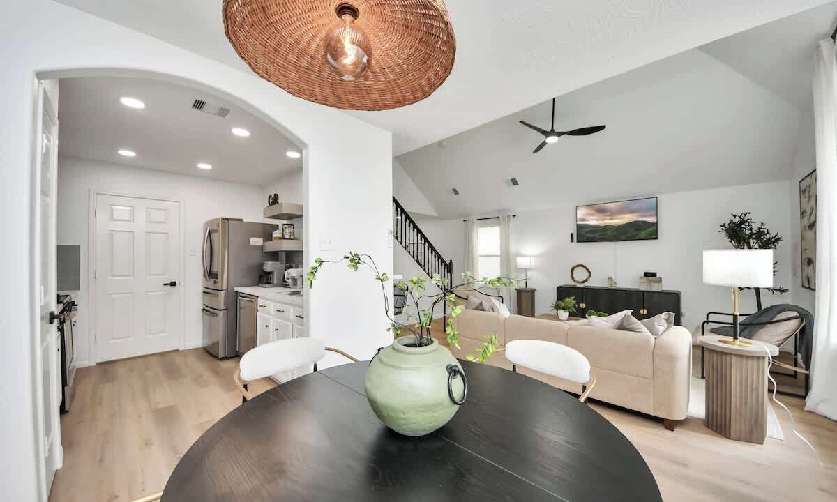 Photo of Livingroom in North Houston Gardens