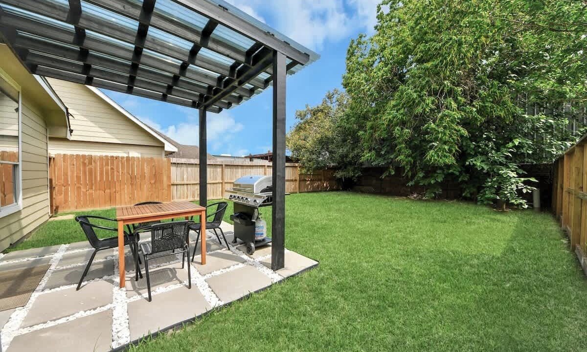 Photo of Outdoor in North Houston Gardens