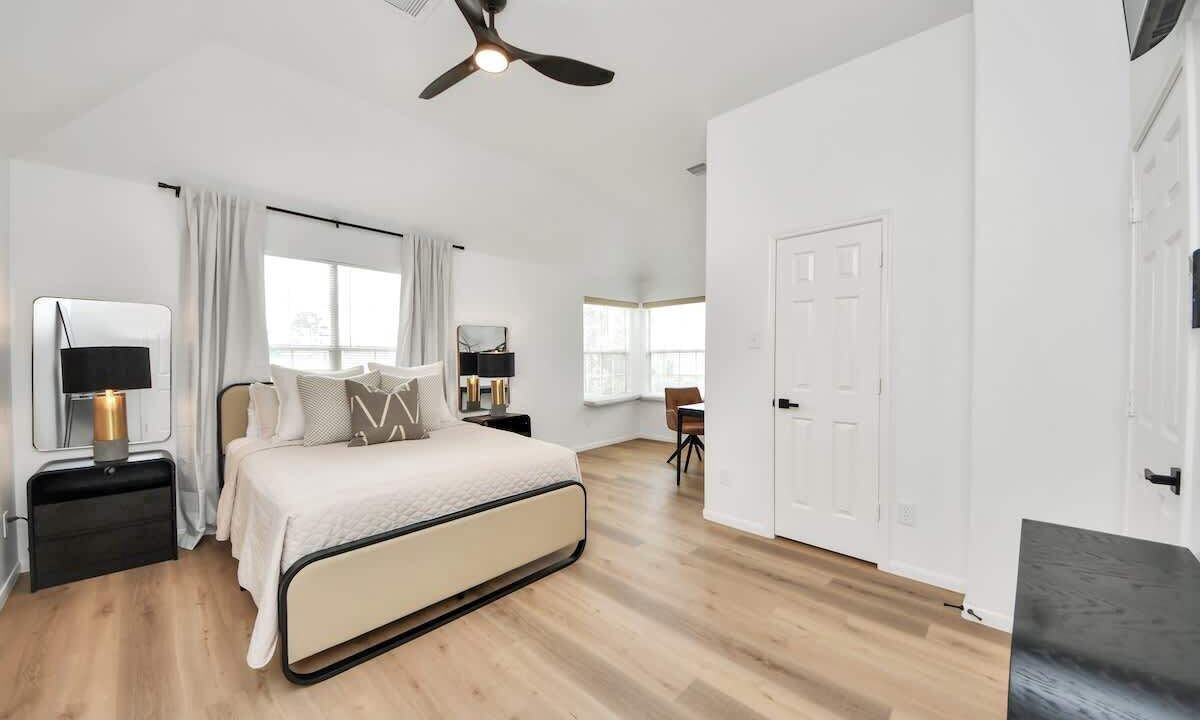 Photo of Bedroom in North Houston Gardens