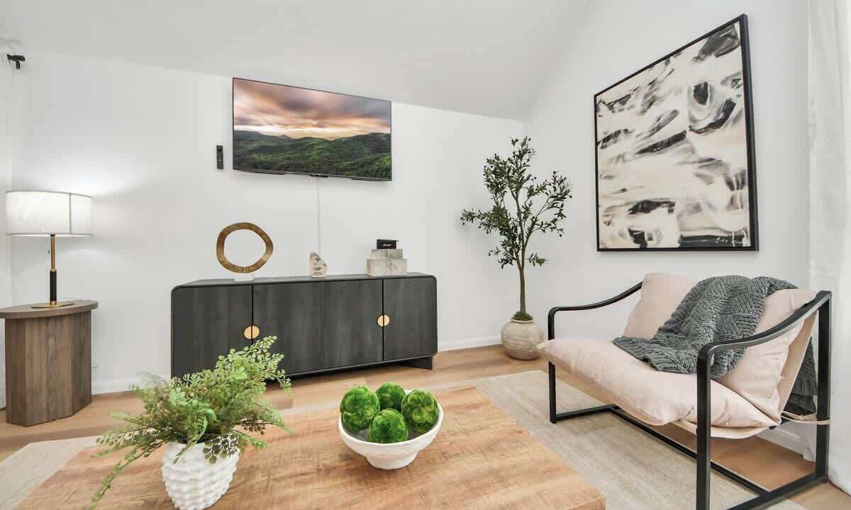 Photo of Livingroom in North Houston Gardens