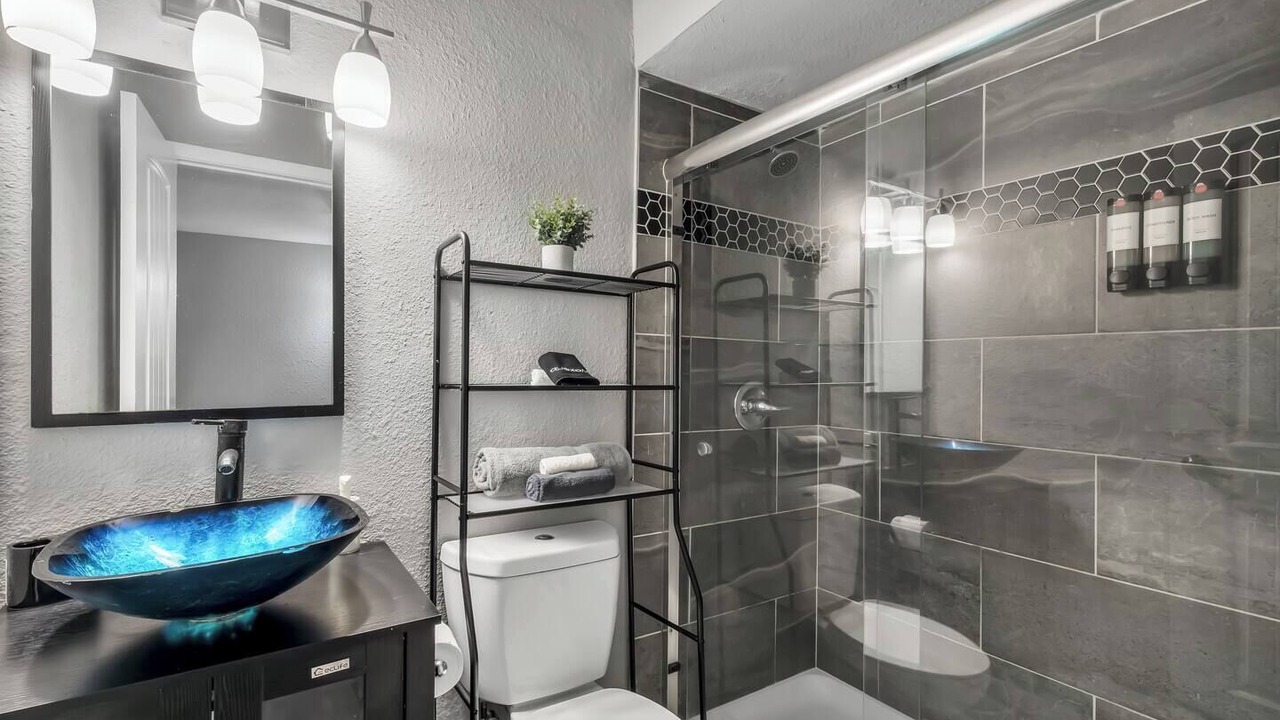 Photo of Bathroom in Central Arlington
