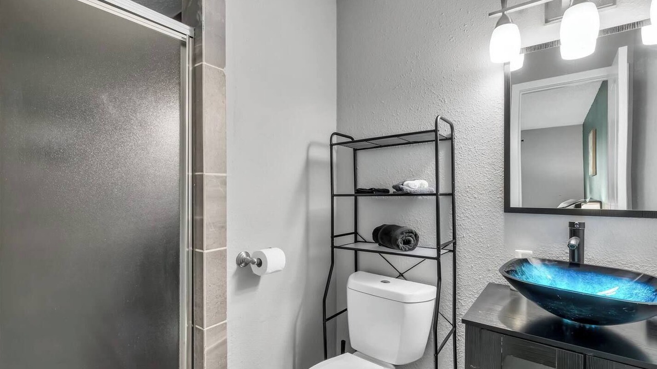 Photo of Bathroom in Central Arlington