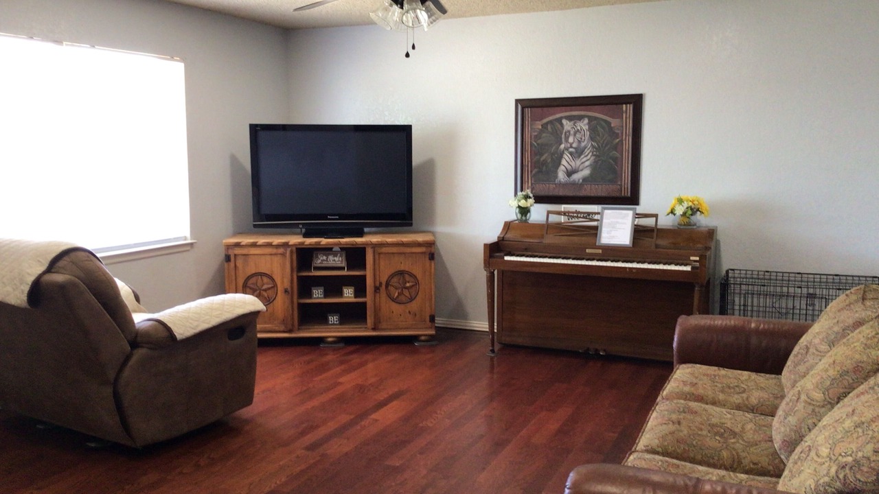 Photo of Livingroom in Midland