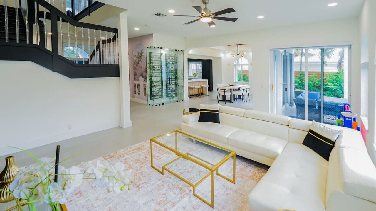 Photo of Livingroom in Lauderdale Beach