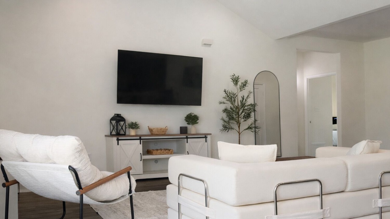 Photo of Livingroom in Cleveland
