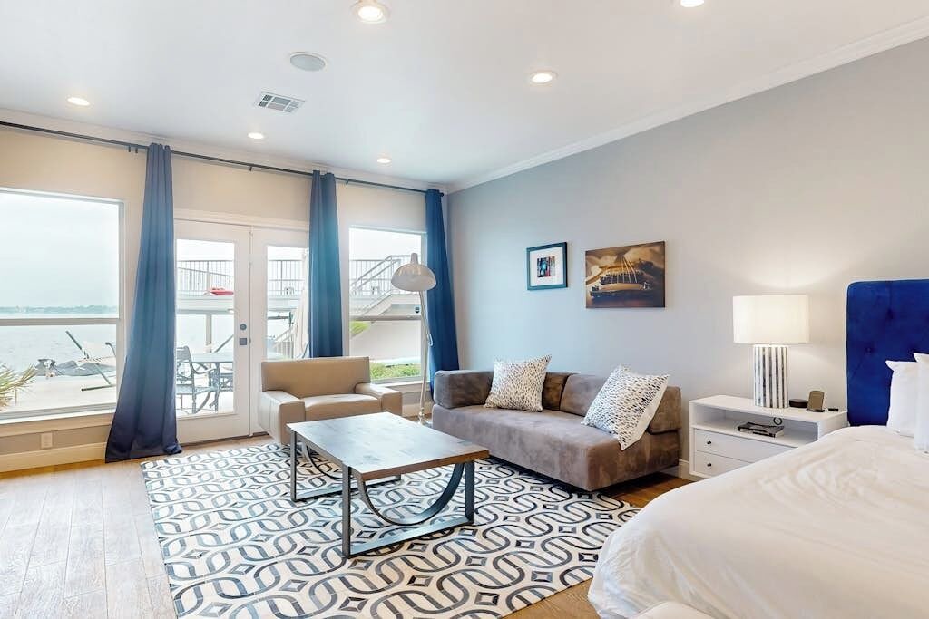 Photo of Livingroom in Horseshoe Bay West