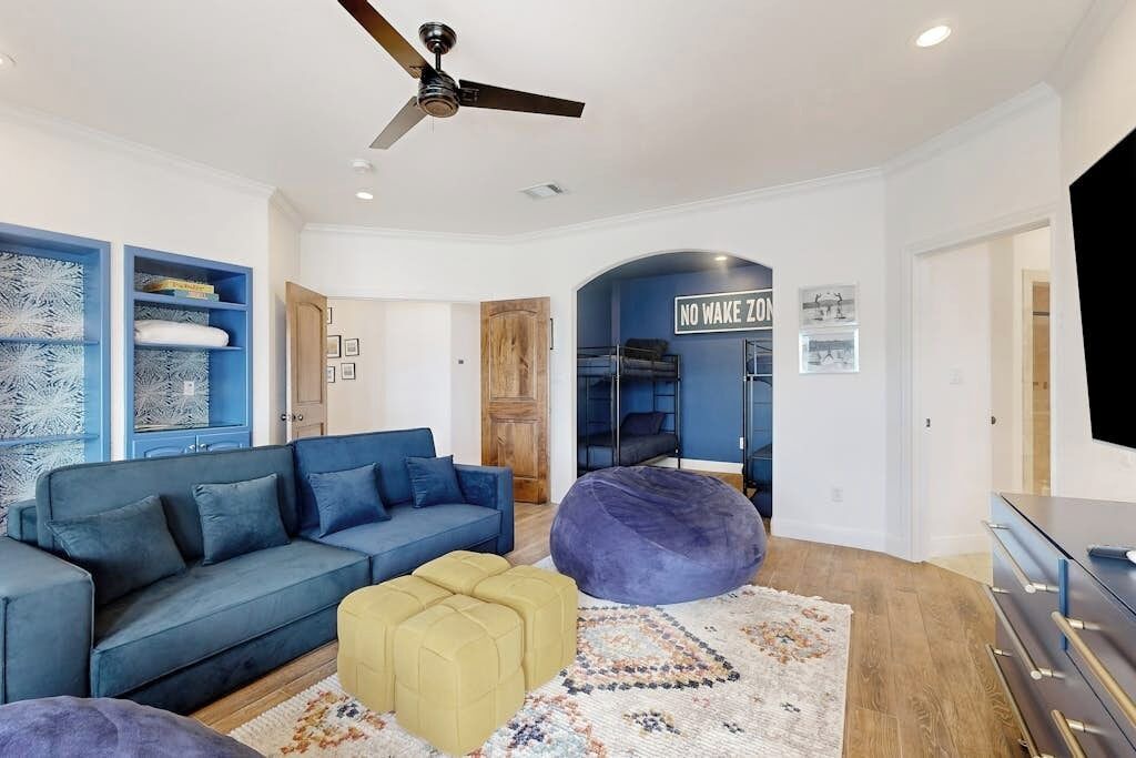 Photo of Livingroom in Horseshoe Bay West