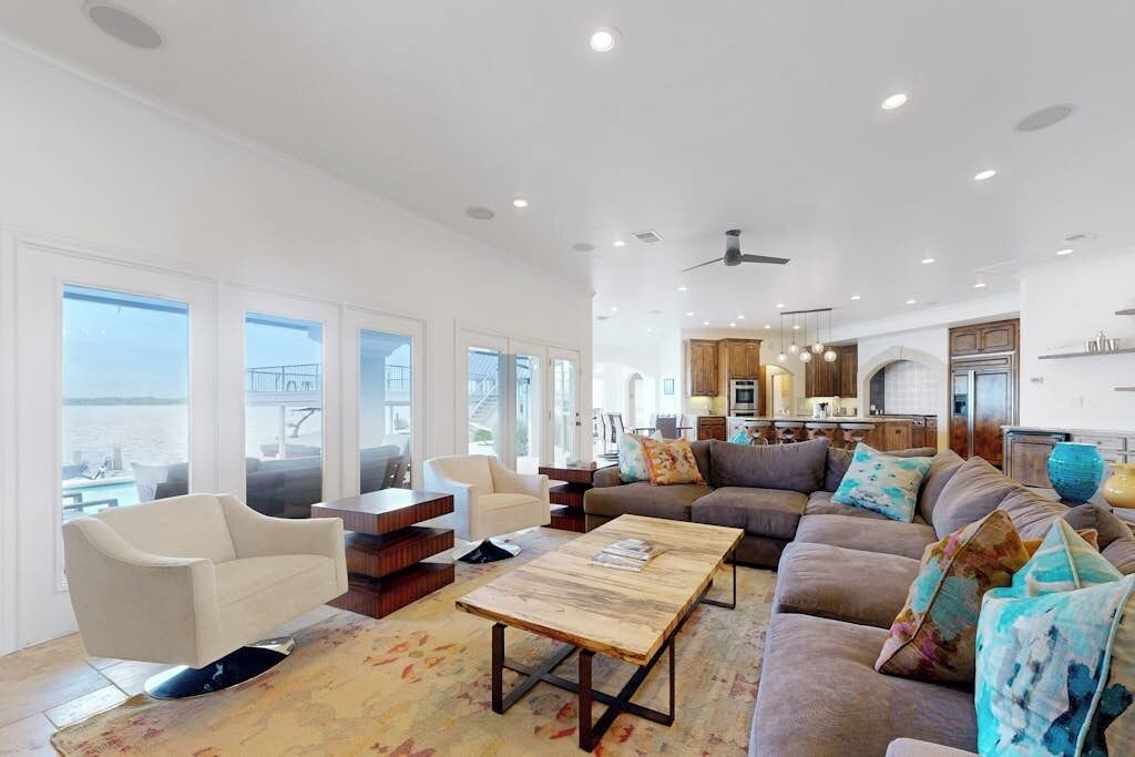 Photo of Livingroom in Horseshoe Bay West