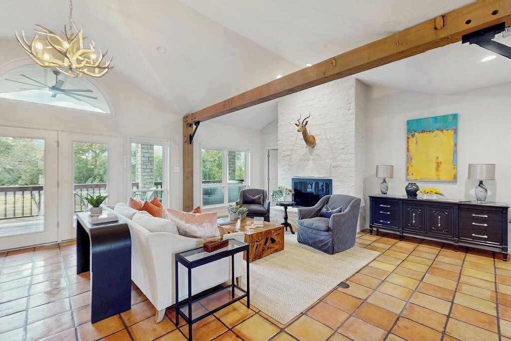 Photo of Livingroom in Horseshoe Bay West