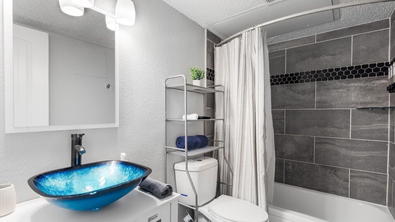 Photo of Bathroom in Central Arlington