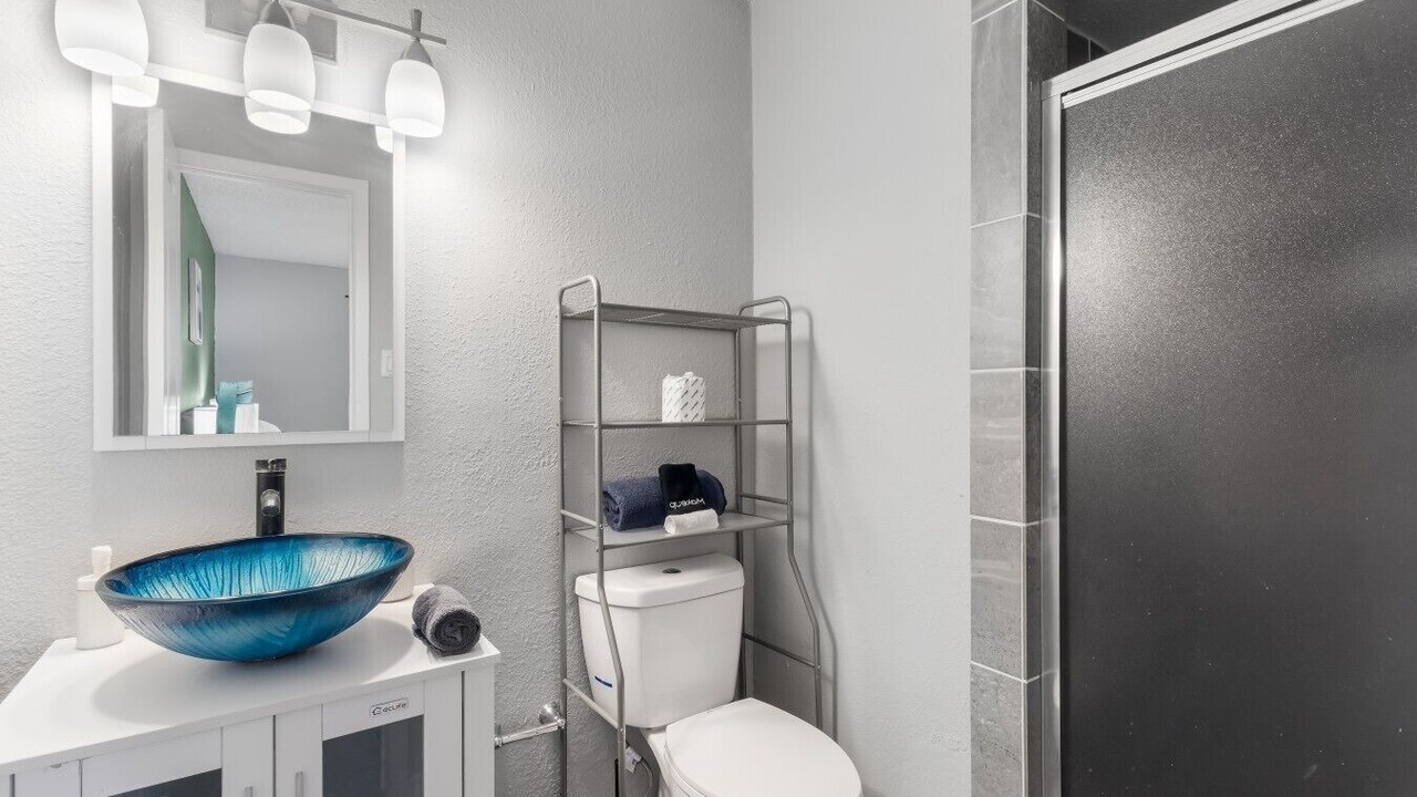 Photo of Bathroom in Central Arlington