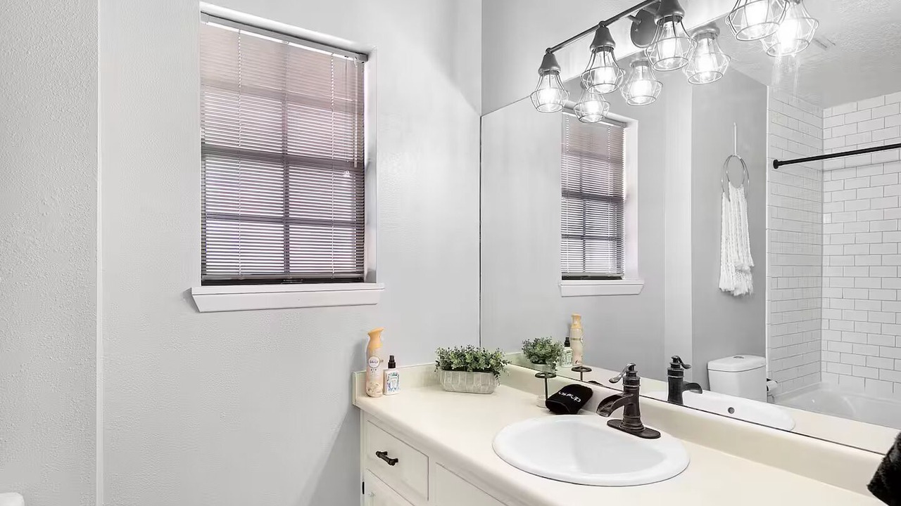 Photo of Bathroom in Los Lunas