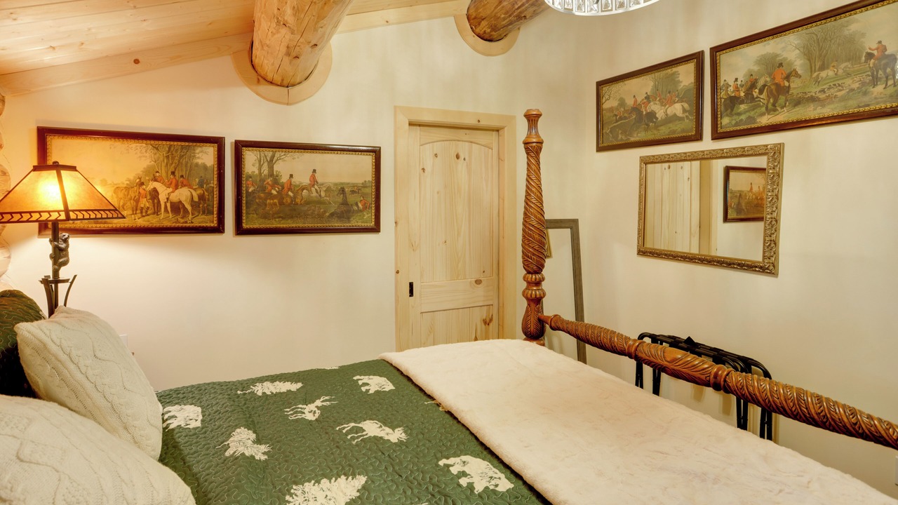 Photo of Bedroom in Columbine Lake