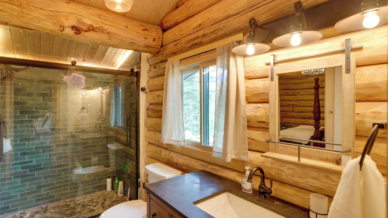 Photo of Bathroom in Columbine Lake