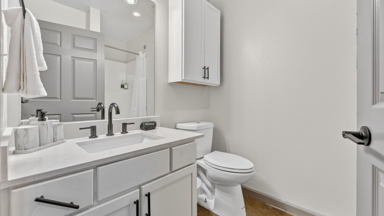 Photo of Bathroom in River Market